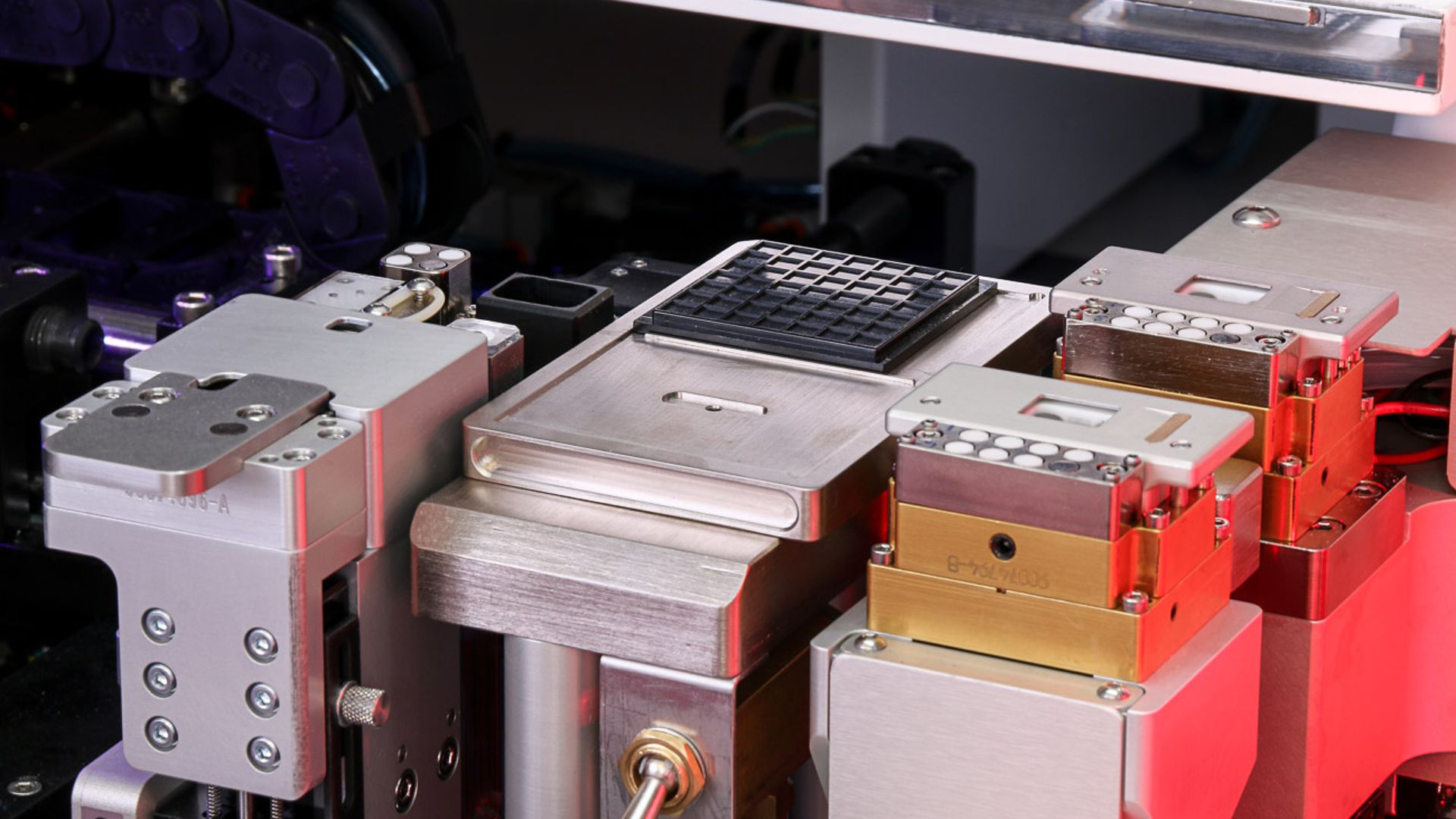 MRSI-HVM三合一工作站（蘸胶/输出/共晶键合）