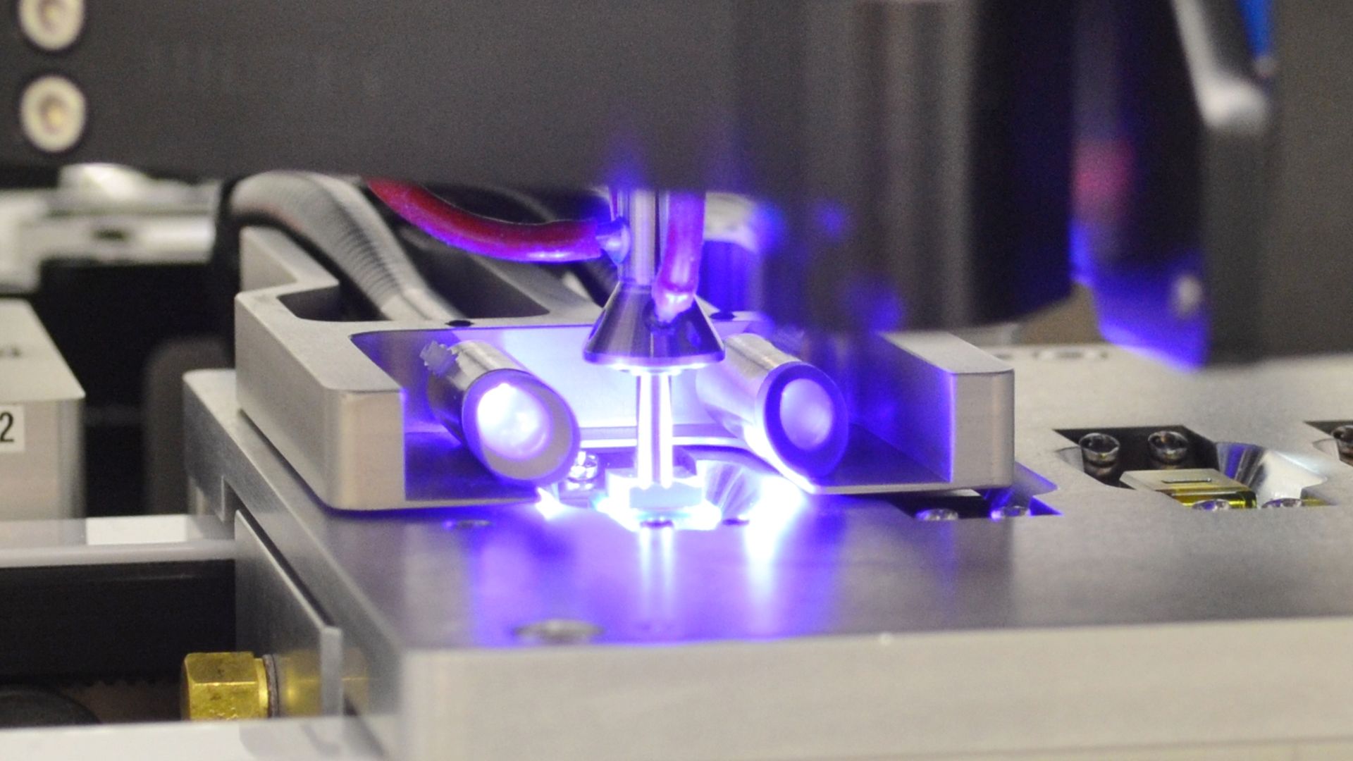 透镜UV胶点胶固化工艺