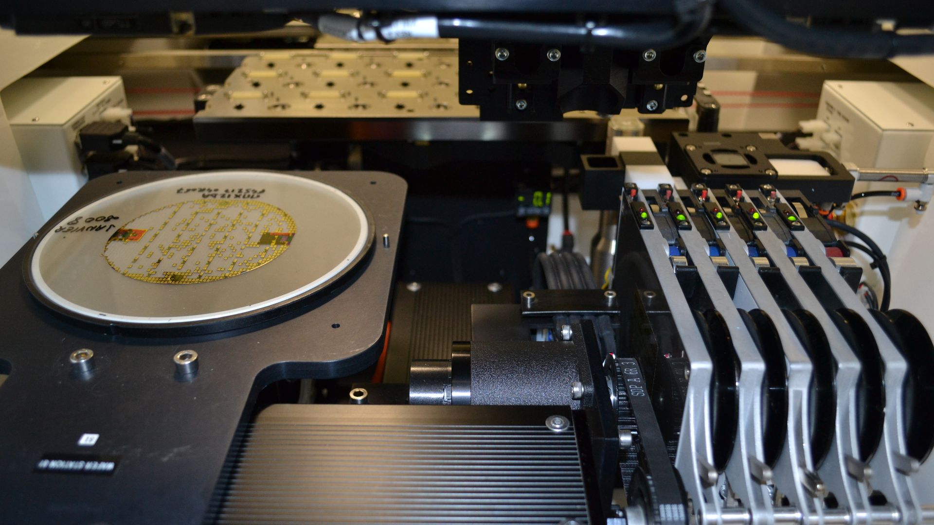 Large flexible work area with wafer, tape and reel, and waffle pack input (2)