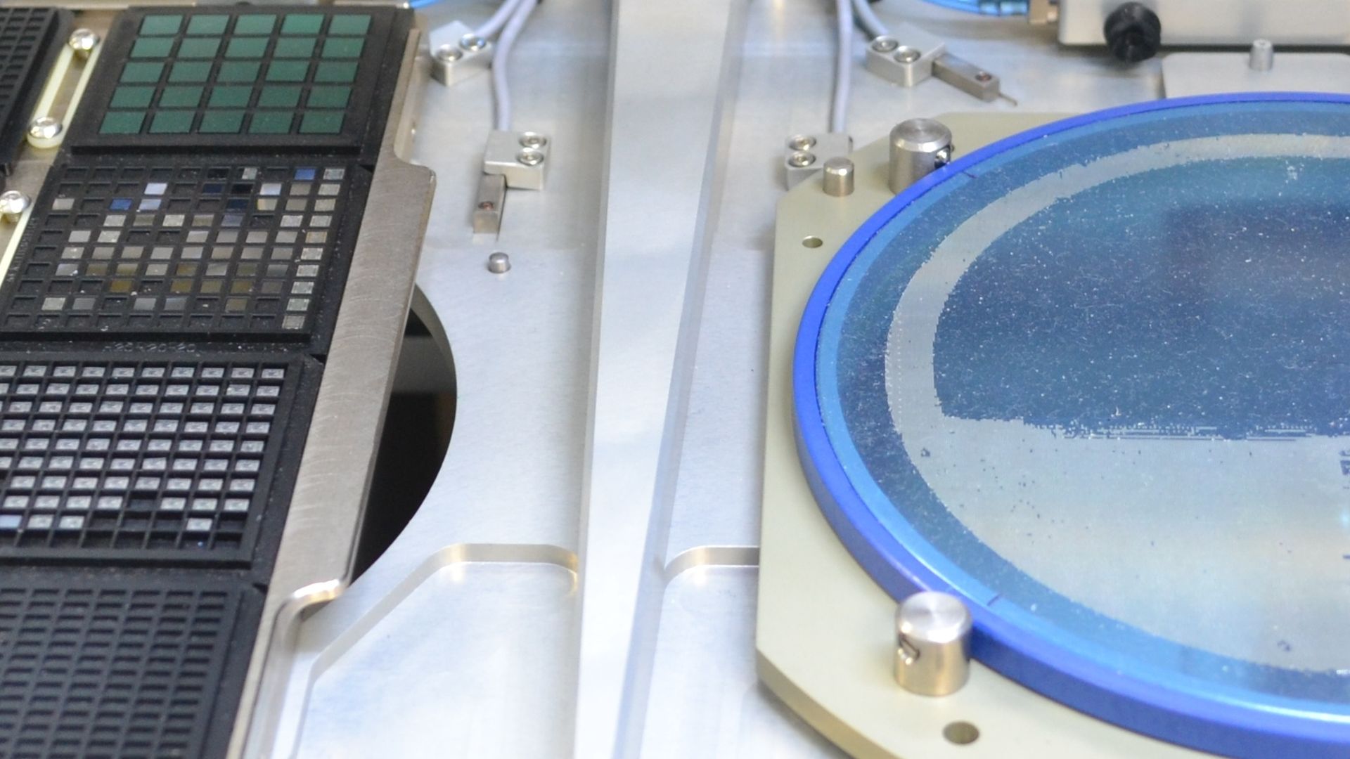 MRSI-HVM dual wafer table holding wafer, waffle pack, Gel-Pak® on wafer table adaptor