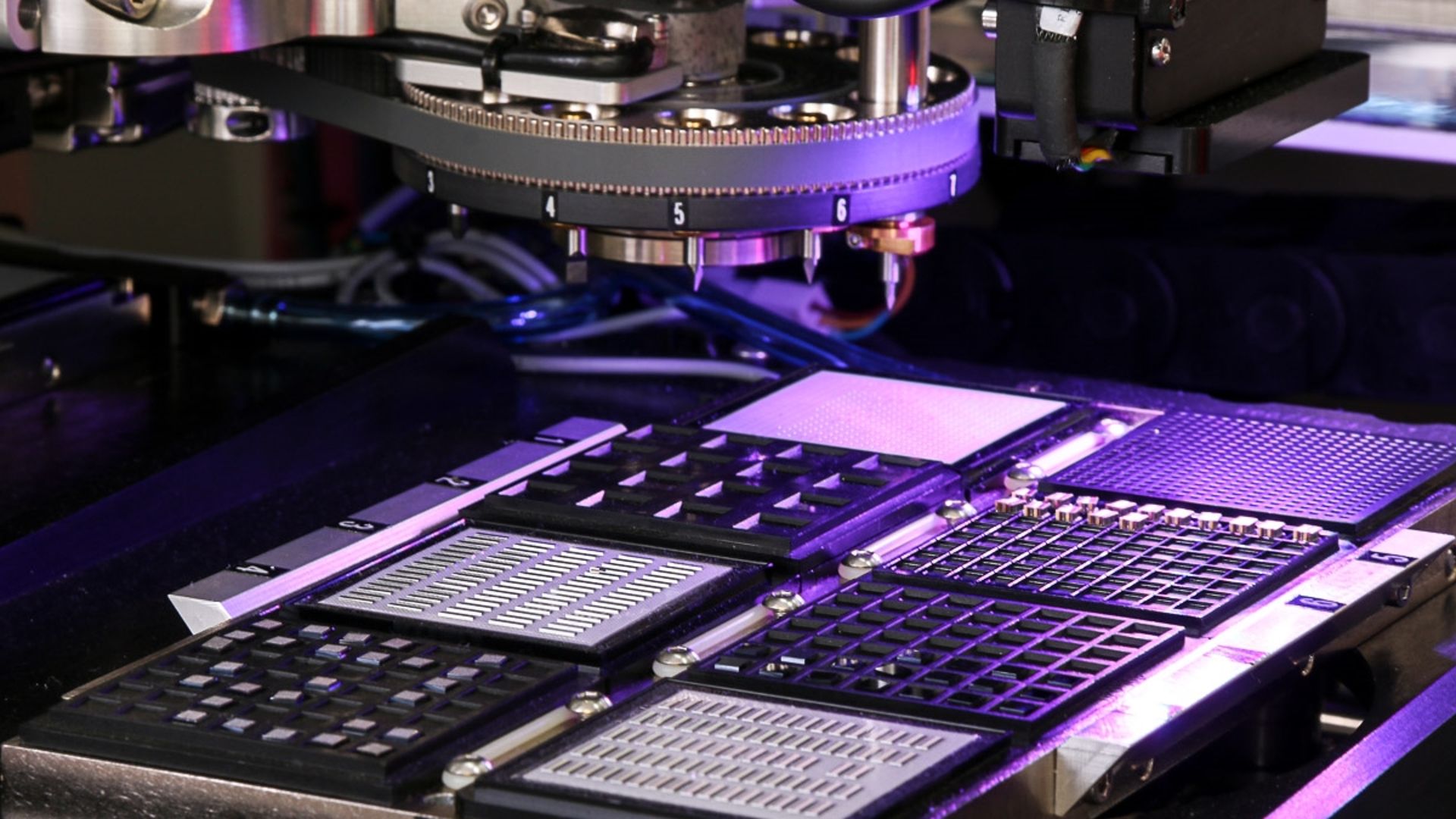 Gantry Mounted Pick and Place Head with Integrated Patented Tool Changer