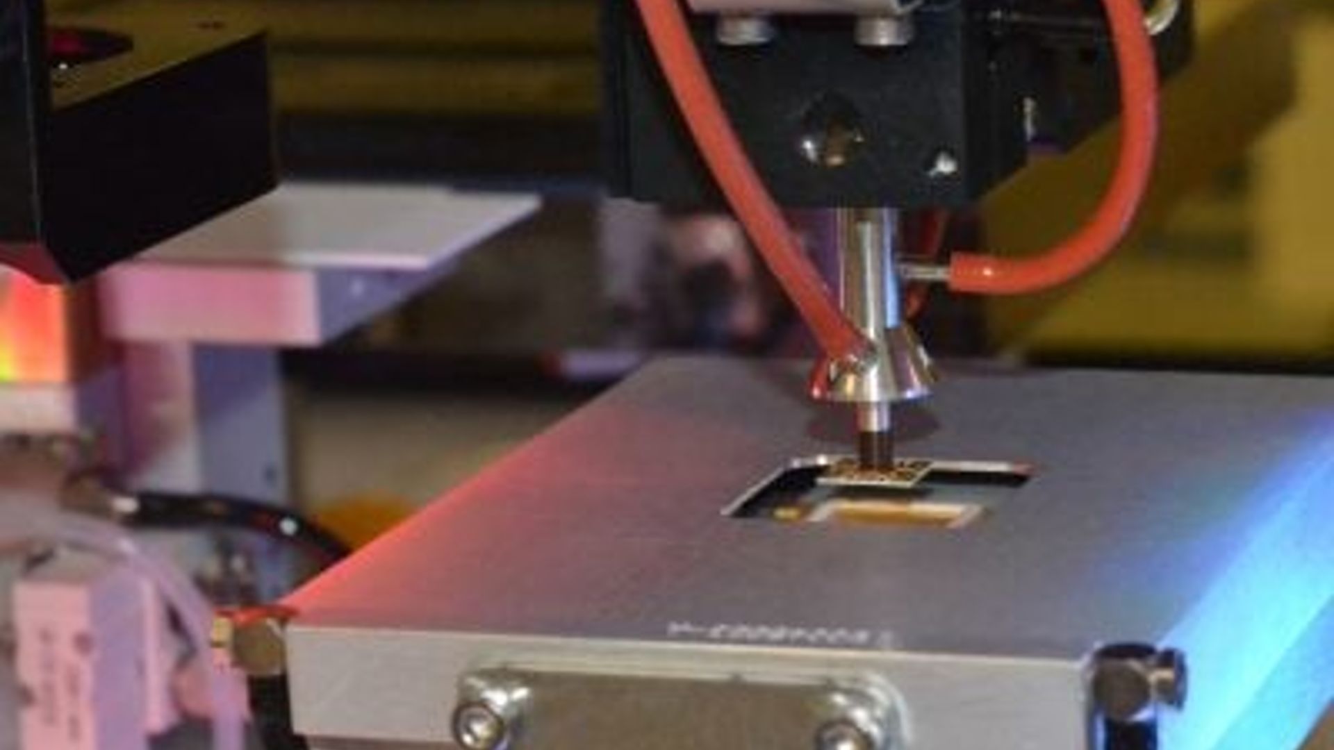 Pulse heating fast ramping eutectic stage