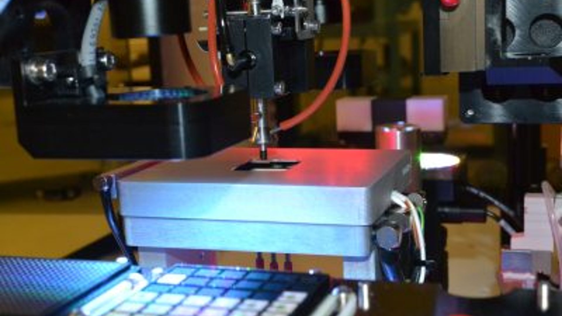 Pulse heating fast ramping eutectic stage