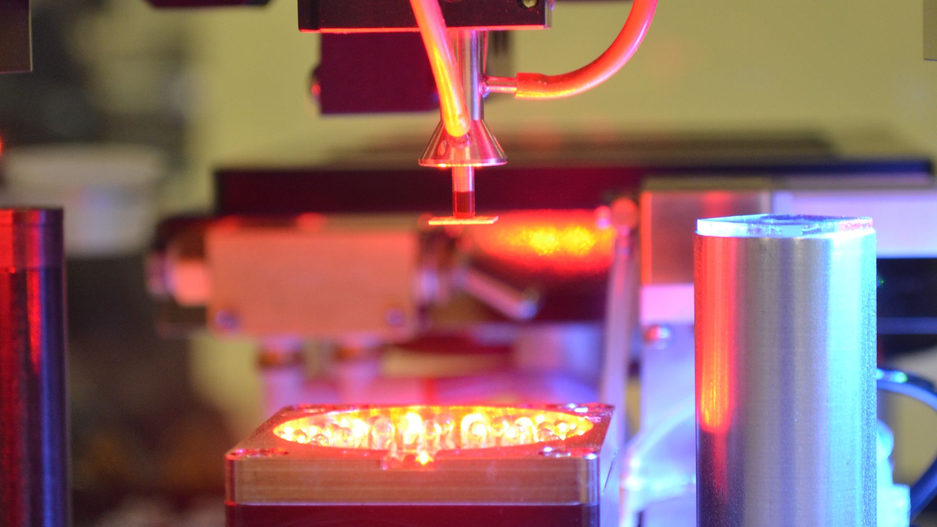 Upward facing camera for bottom die feature alignment