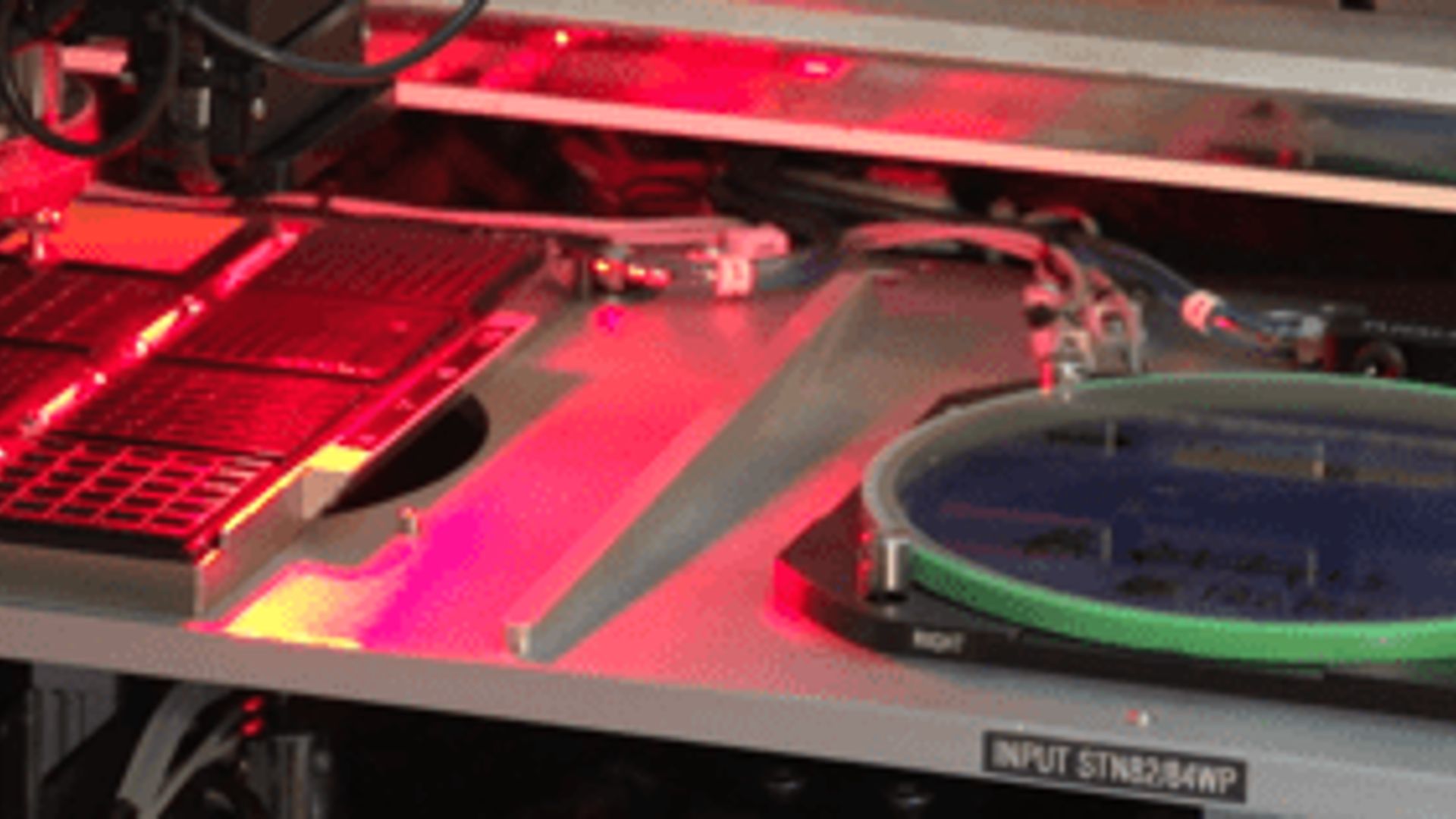 MRSI-HVM dual wafer table holding wafer, waffle pack, Gel-Pak® on wafer table adaptor