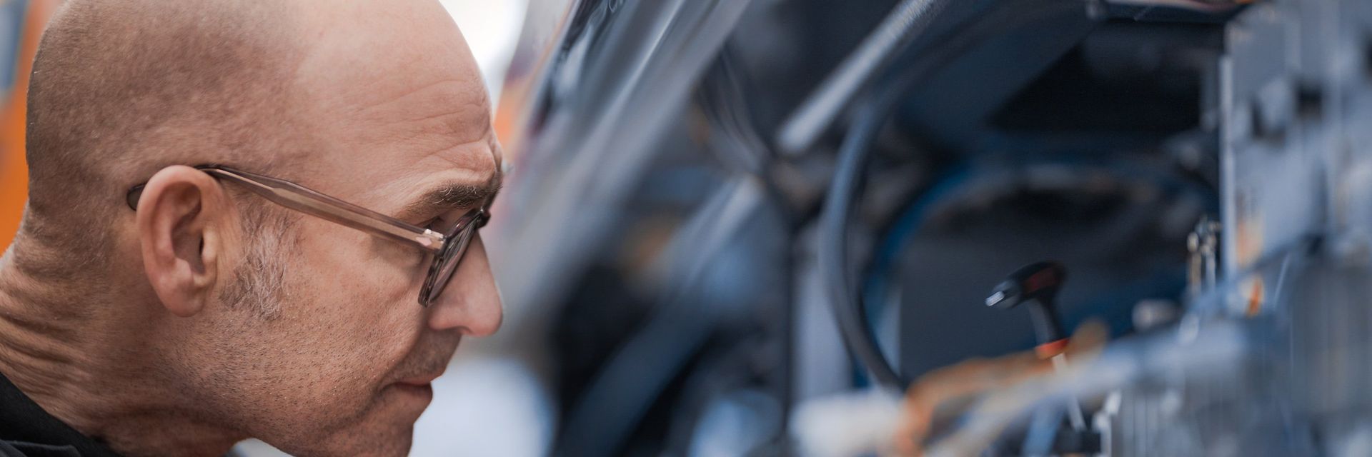 Employees in Täby talking