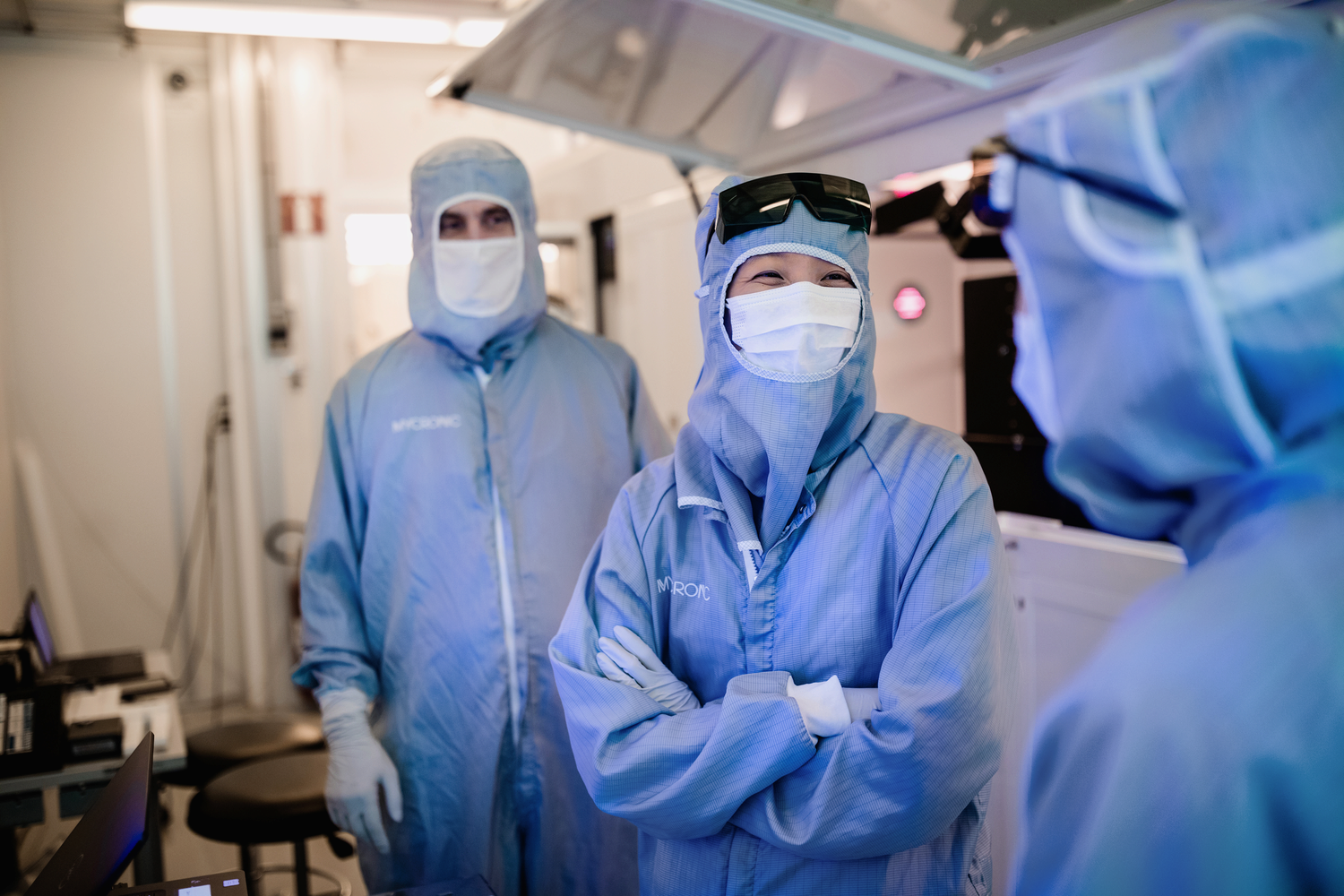 Man looking at smart watch during training