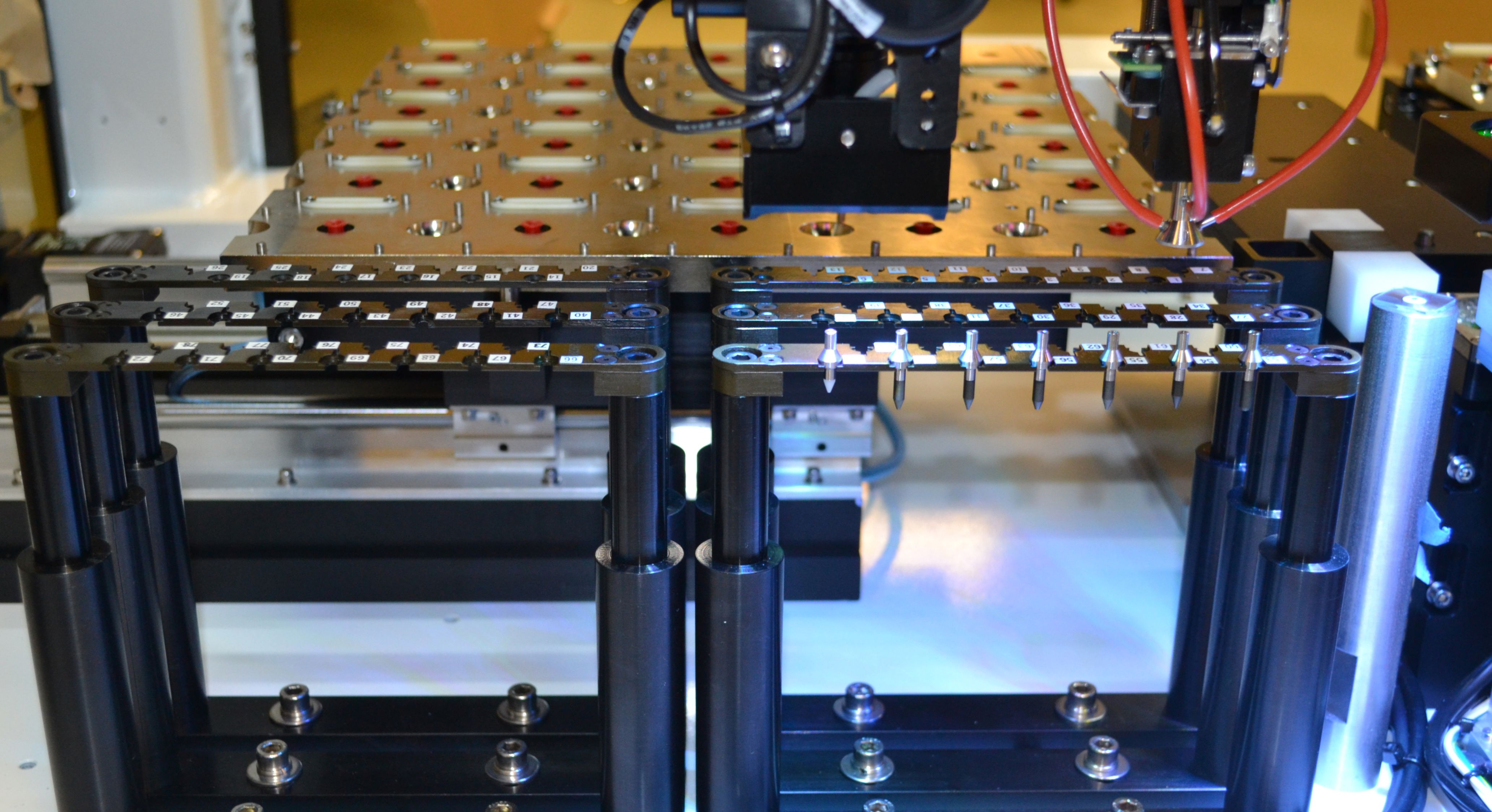 MRSI-705设备配置：6组工具库/78工具位